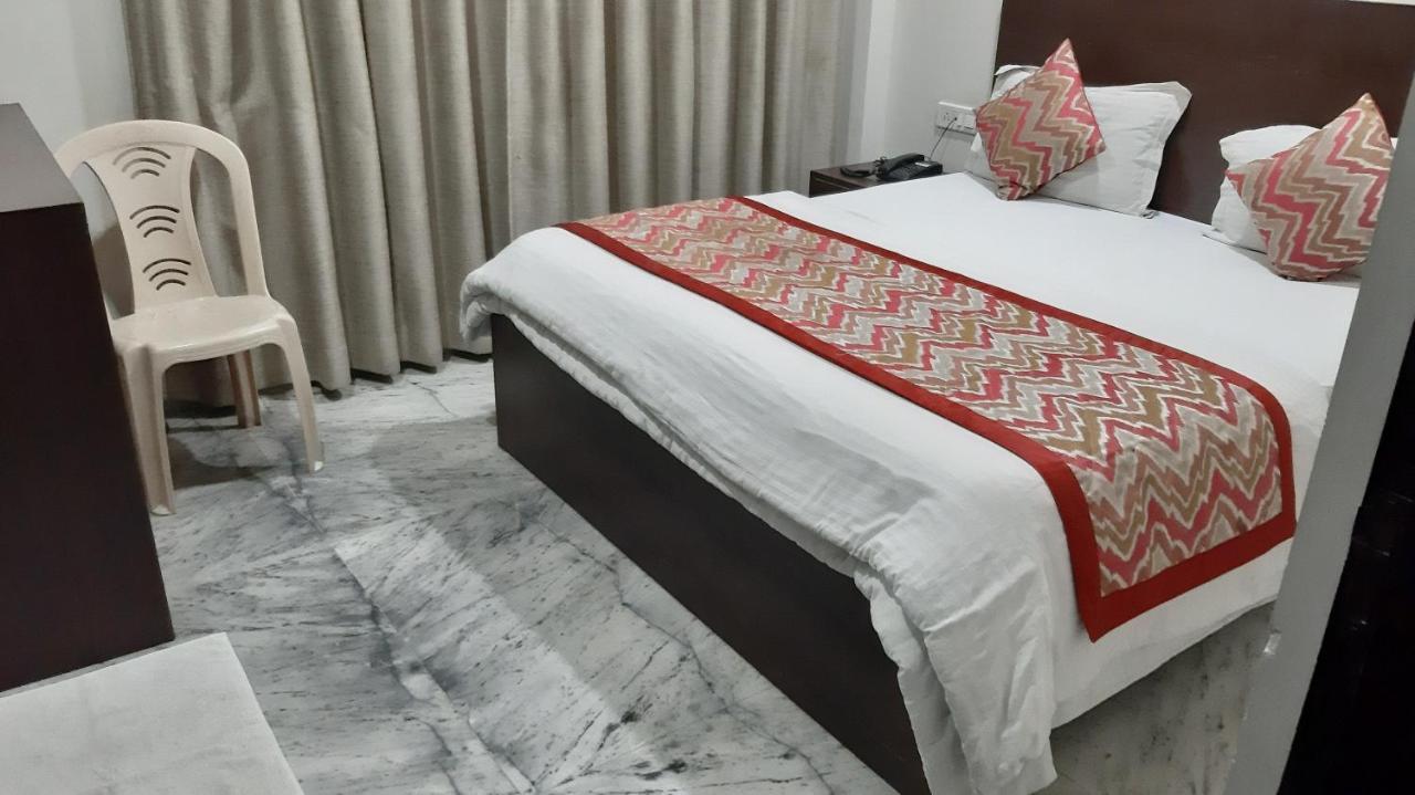 Hotel Sar Kamla Dham Skd Vrindavan Fully Vaccinated Staff 外观 照片