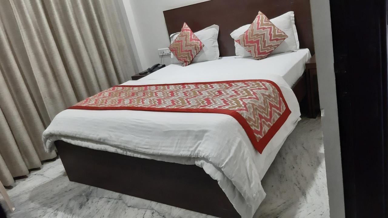 Hotel Sar Kamla Dham Skd Vrindavan Fully Vaccinated Staff 外观 照片