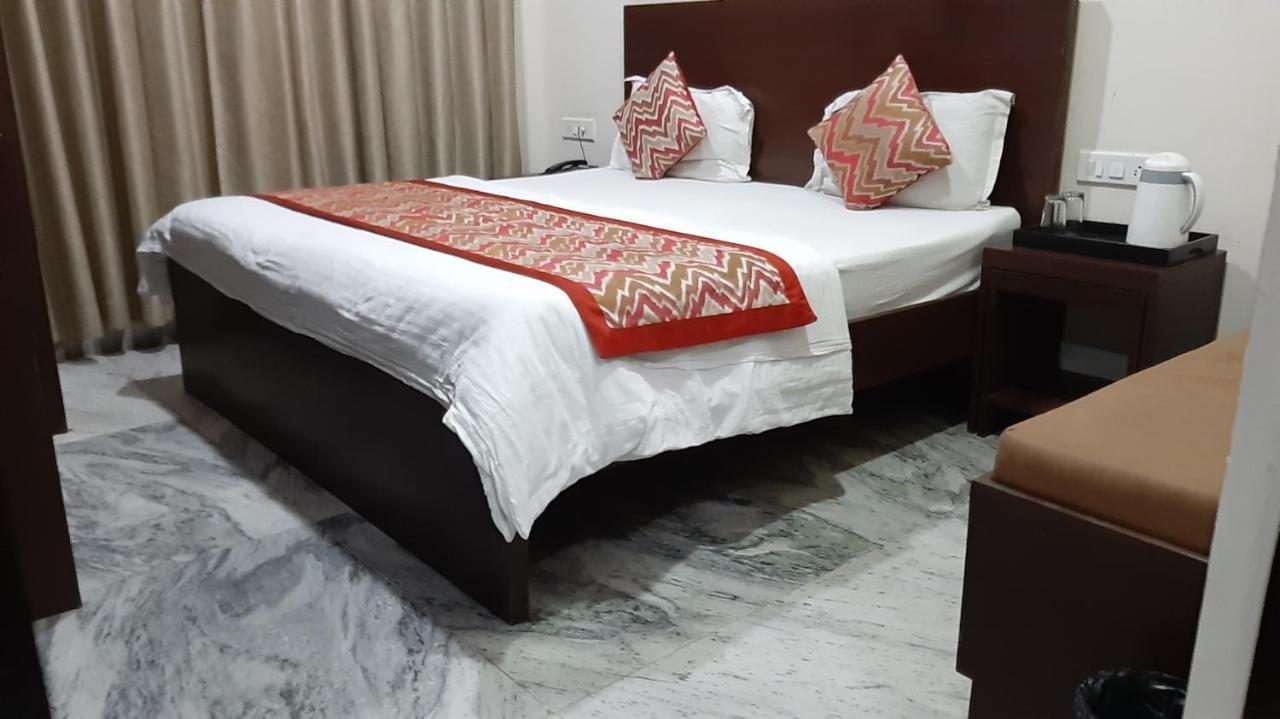 Hotel Sar Kamla Dham Skd Vrindavan Fully Vaccinated Staff 外观 照片
