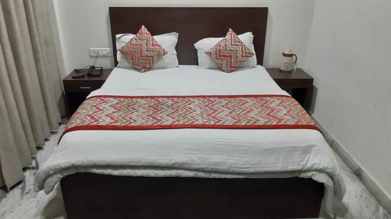 Hotel Sar Kamla Dham Skd Vrindavan Fully Vaccinated Staff 外观 照片