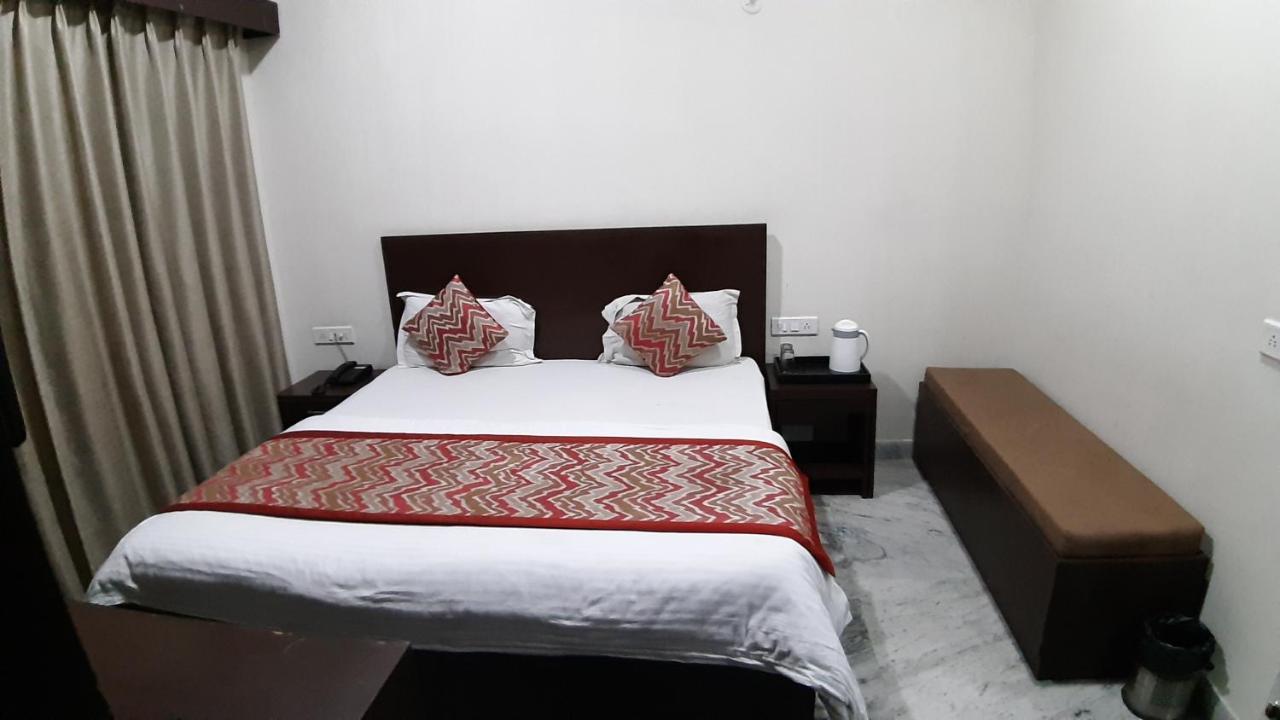 Hotel Sar Kamla Dham Skd Vrindavan Fully Vaccinated Staff 外观 照片