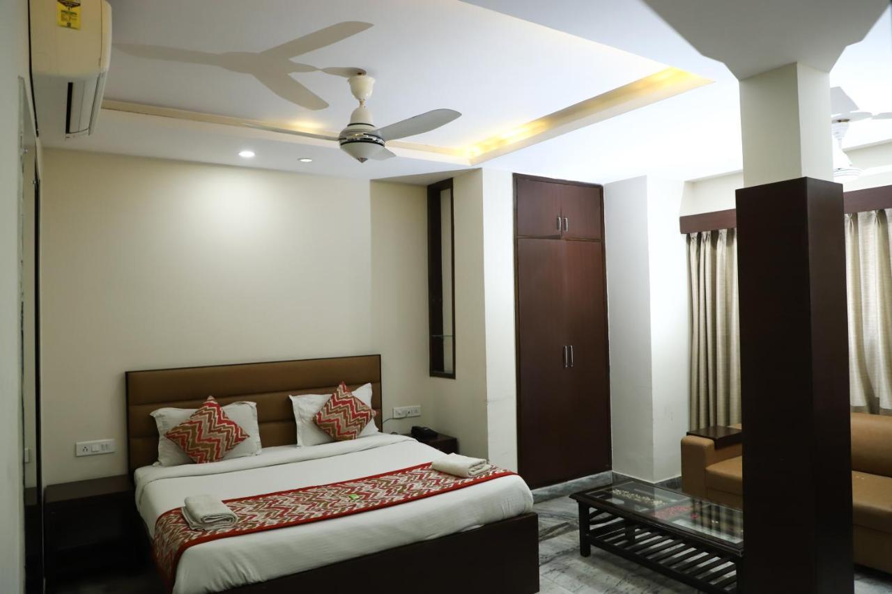 Hotel Sar Kamla Dham Skd Vrindavan Fully Vaccinated Staff 外观 照片