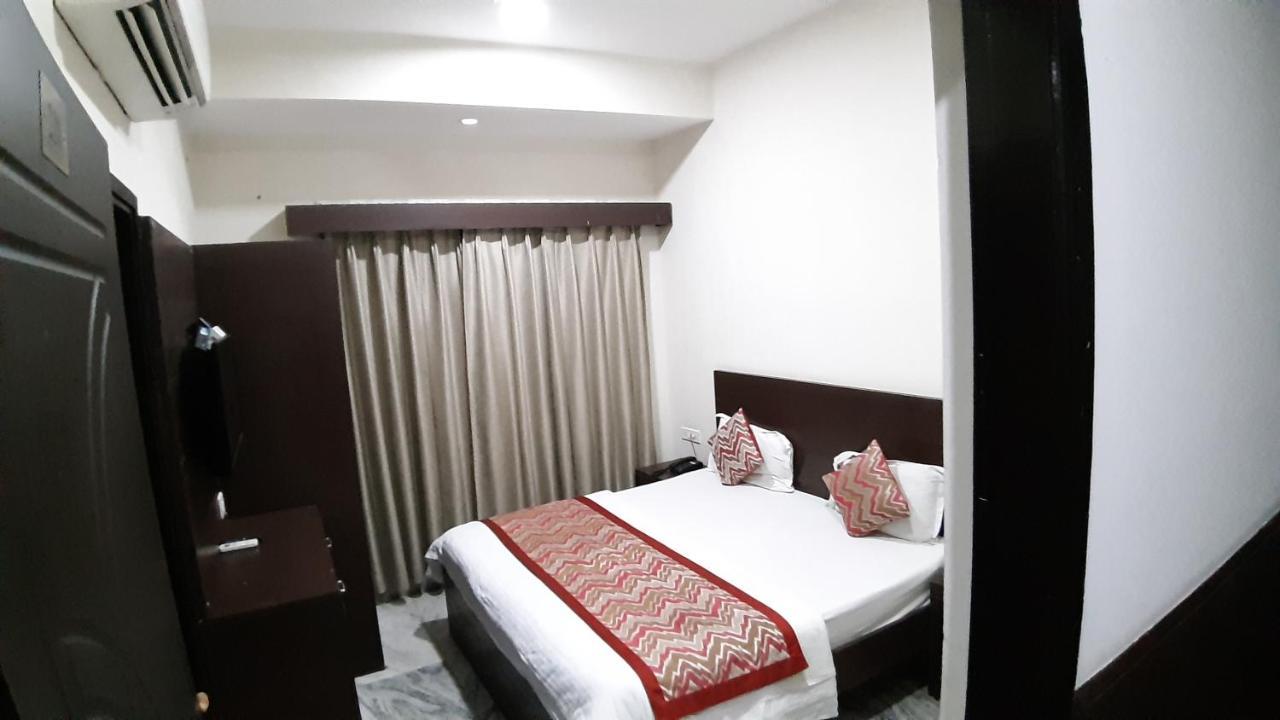 Hotel Sar Kamla Dham Skd Vrindavan Fully Vaccinated Staff 外观 照片