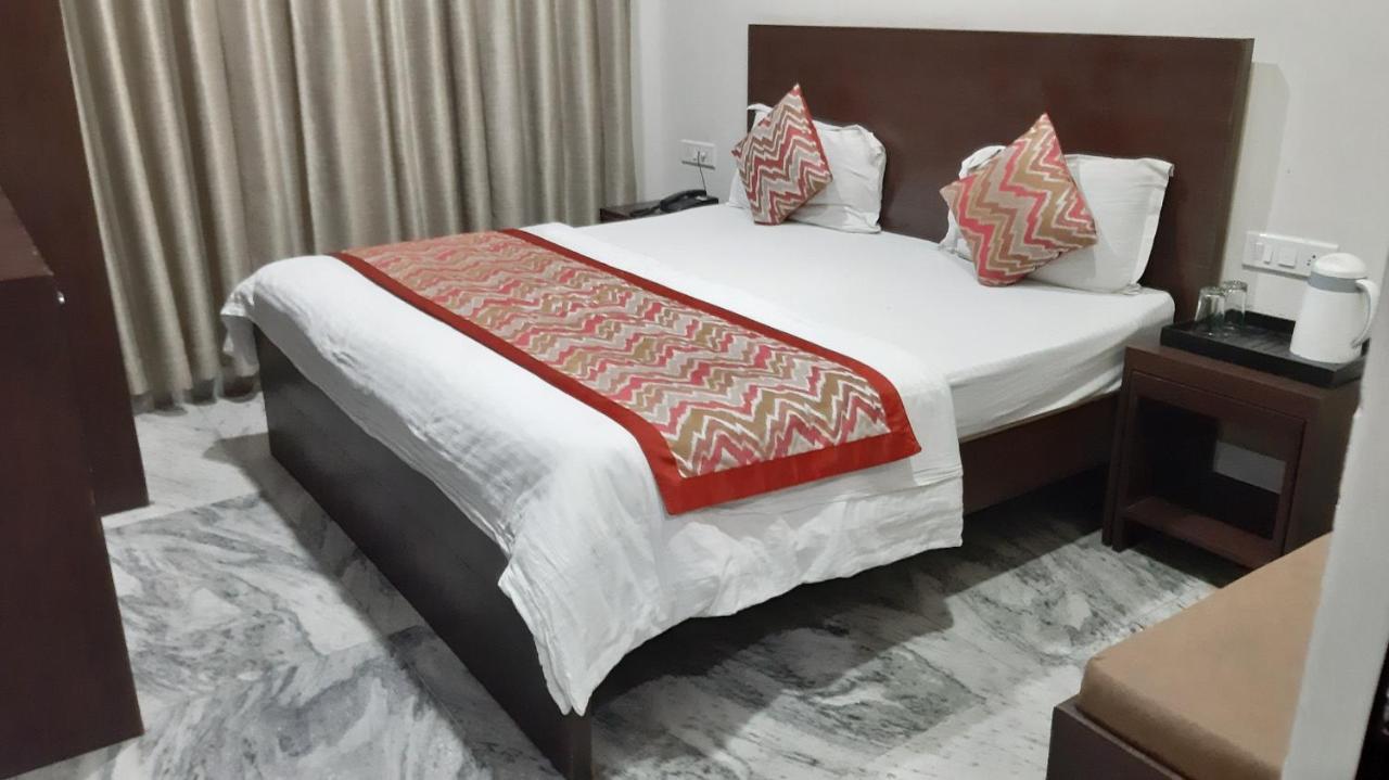 Hotel Sar Kamla Dham Skd Vrindavan Fully Vaccinated Staff 外观 照片