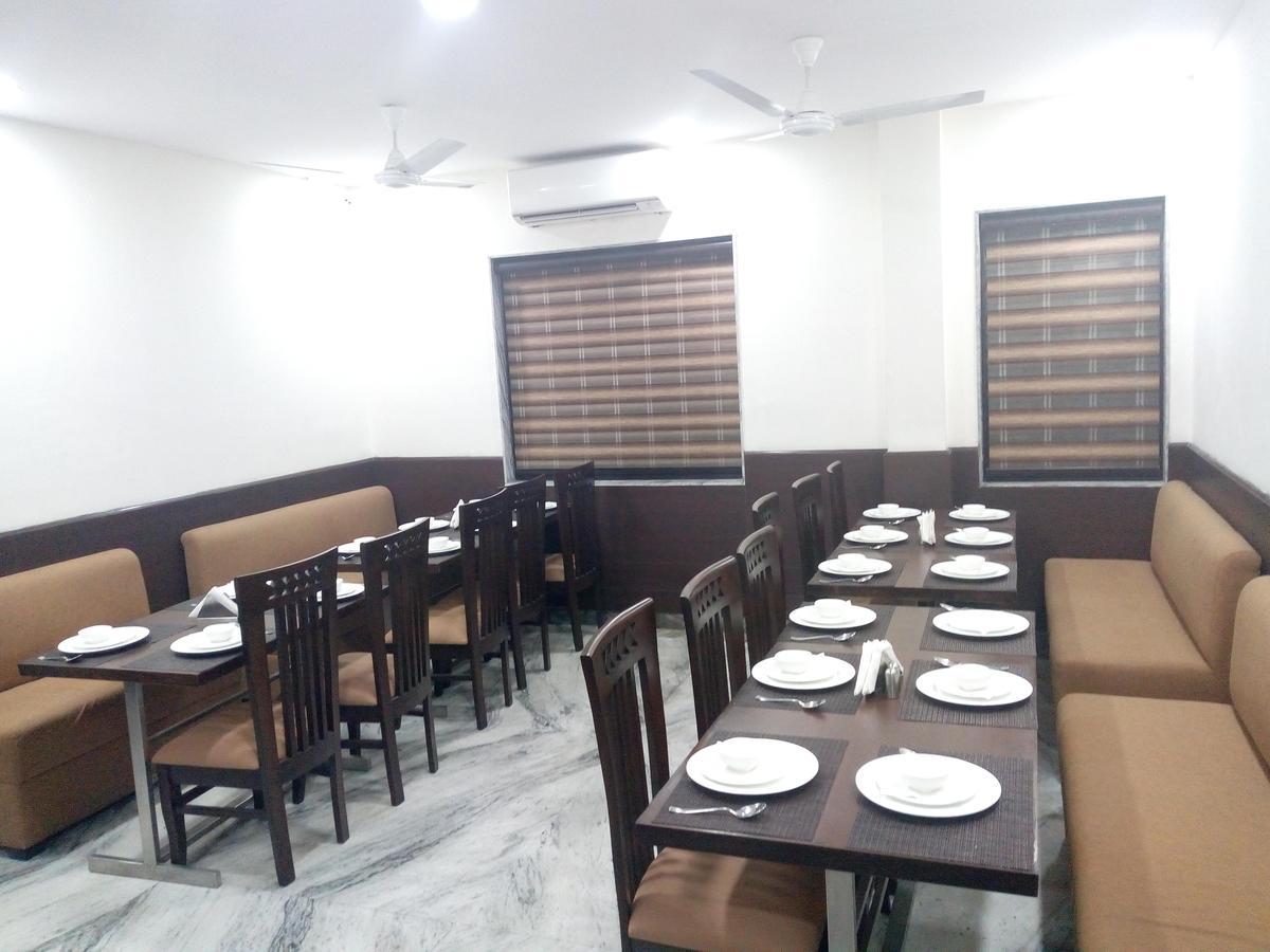 Hotel Sar Kamla Dham Skd Vrindavan Fully Vaccinated Staff 外观 照片