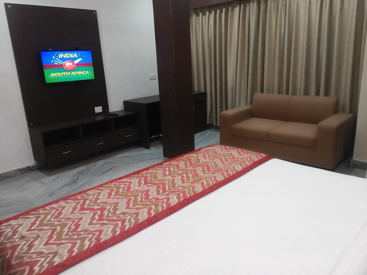 Hotel Sar Kamla Dham Skd Vrindavan Fully Vaccinated Staff 外观 照片