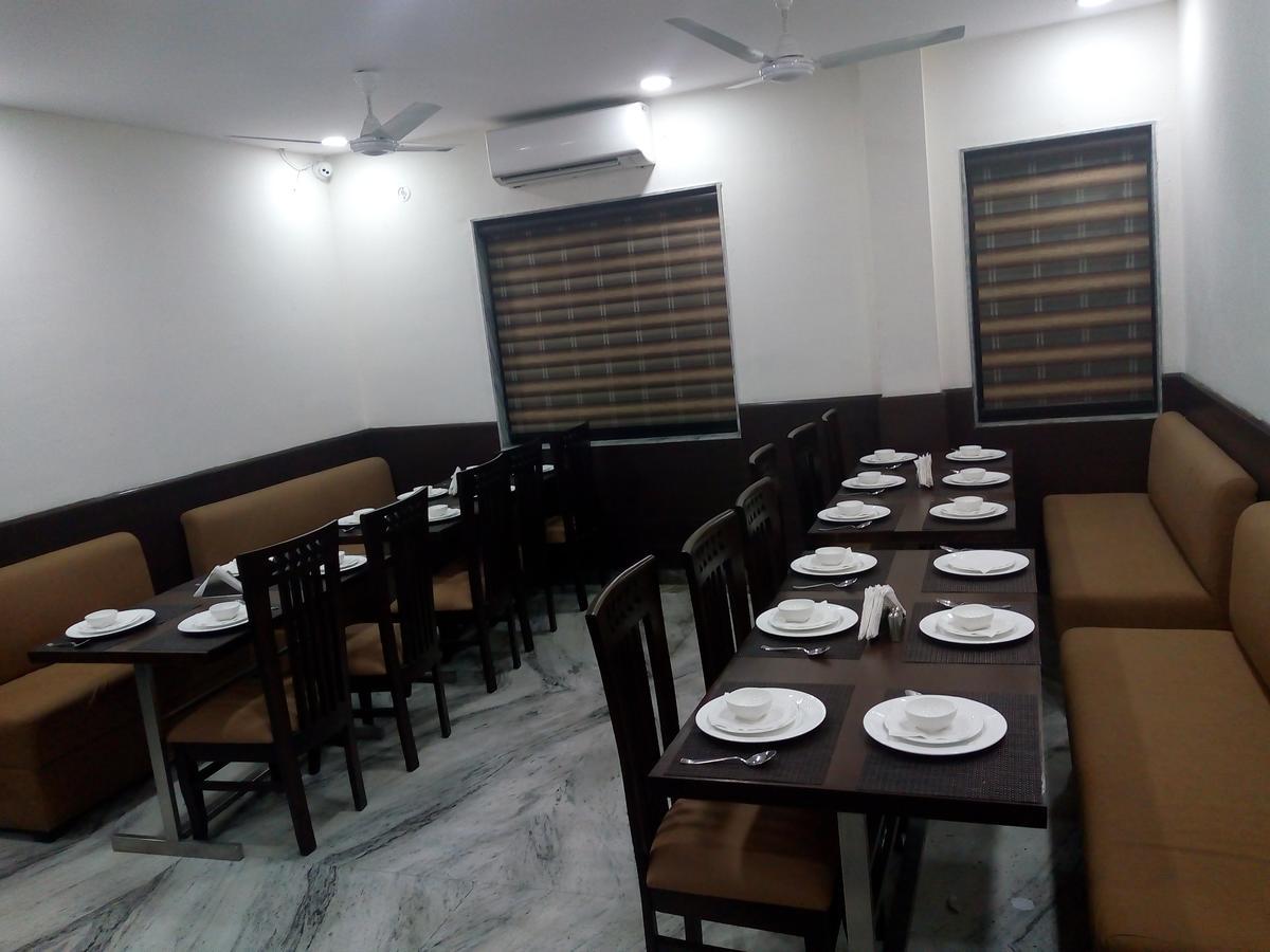 Hotel Sar Kamla Dham Skd Vrindavan Fully Vaccinated Staff 外观 照片