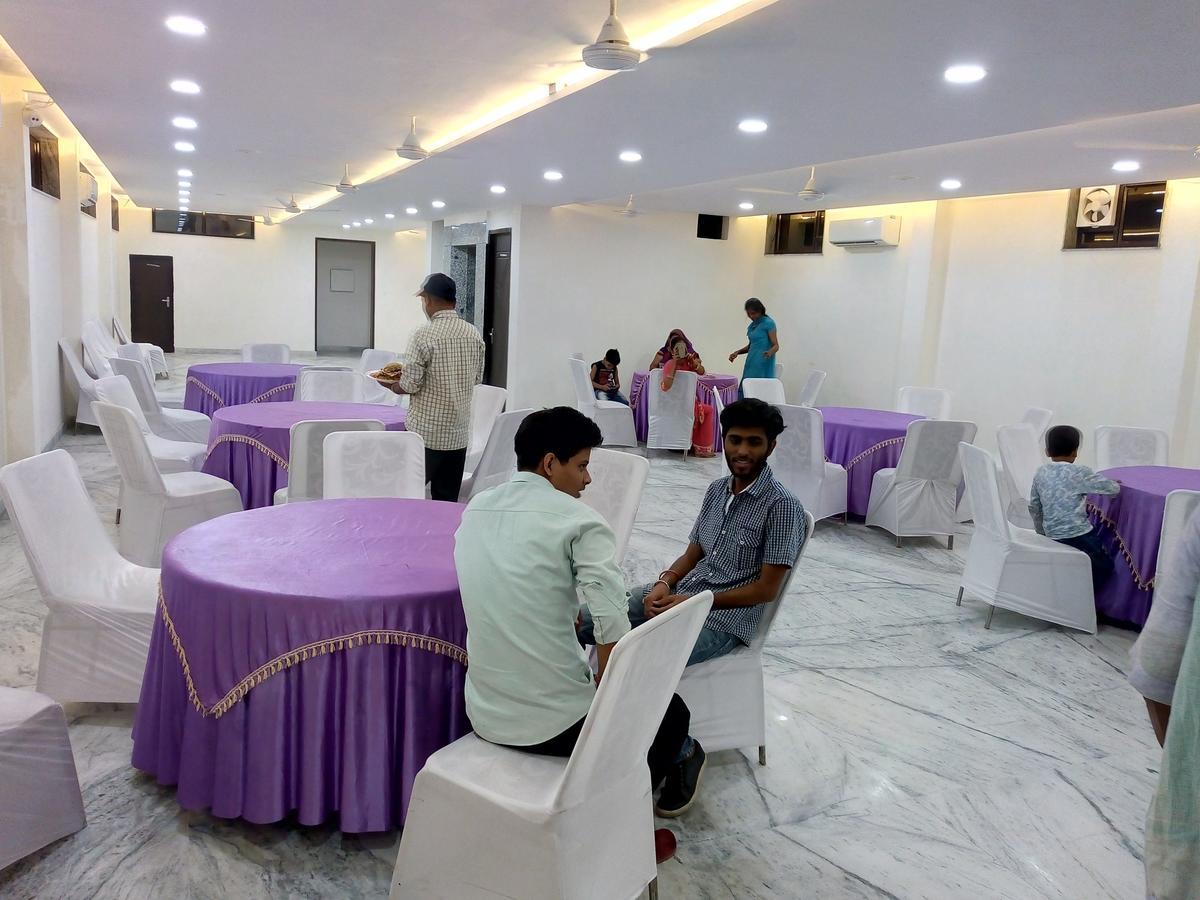 Hotel Sar Kamla Dham Skd Vrindavan Fully Vaccinated Staff 外观 照片