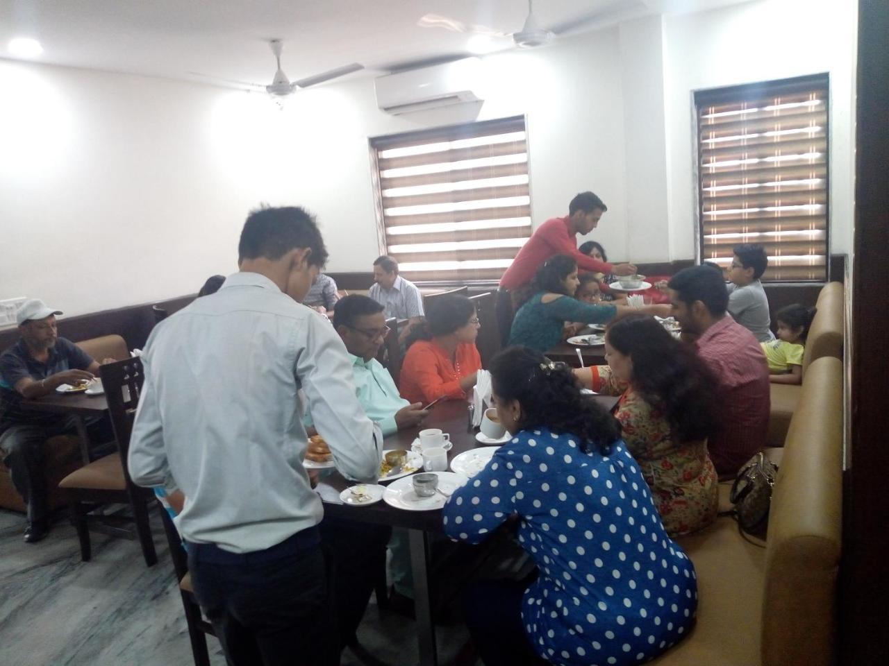 Hotel Sar Kamla Dham Skd Vrindavan Fully Vaccinated Staff 外观 照片