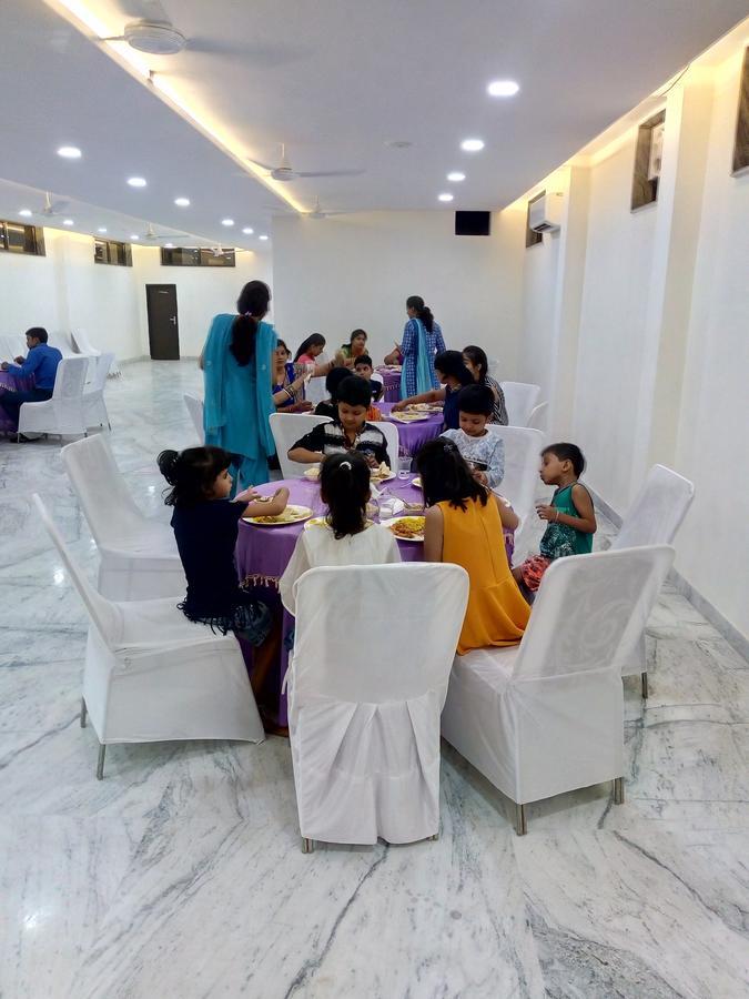Hotel Sar Kamla Dham Skd Vrindavan Fully Vaccinated Staff 外观 照片