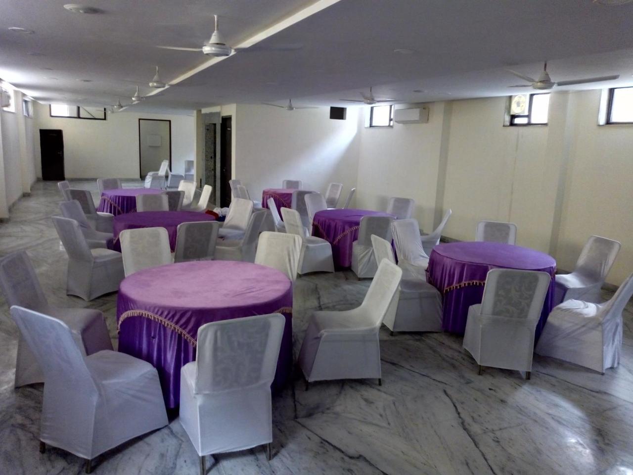 Hotel Sar Kamla Dham Skd Vrindavan Fully Vaccinated Staff 外观 照片