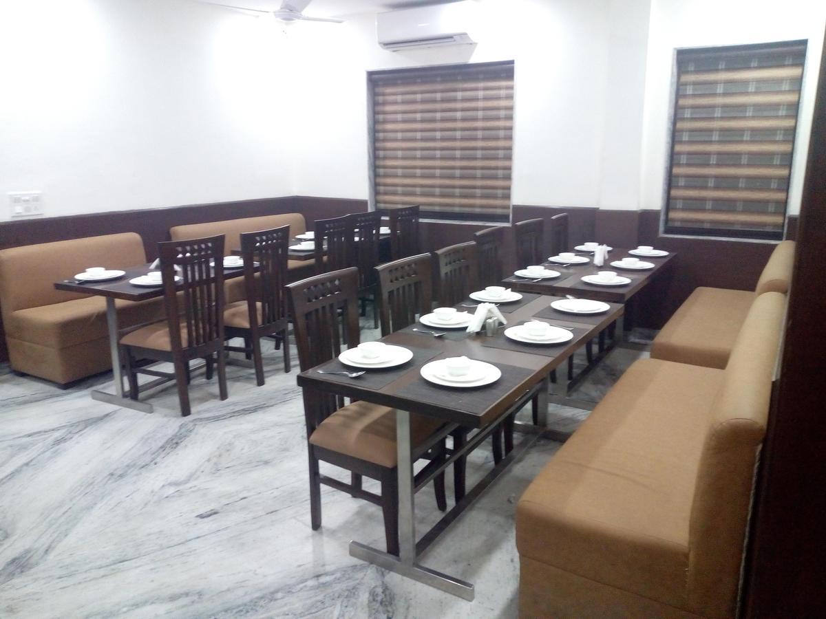 Hotel Sar Kamla Dham Skd Vrindavan Fully Vaccinated Staff 外观 照片