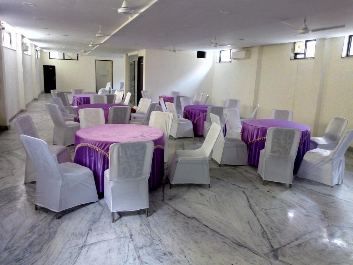 Hotel Sar Kamla Dham Skd Vrindavan Fully Vaccinated Staff 外观 照片