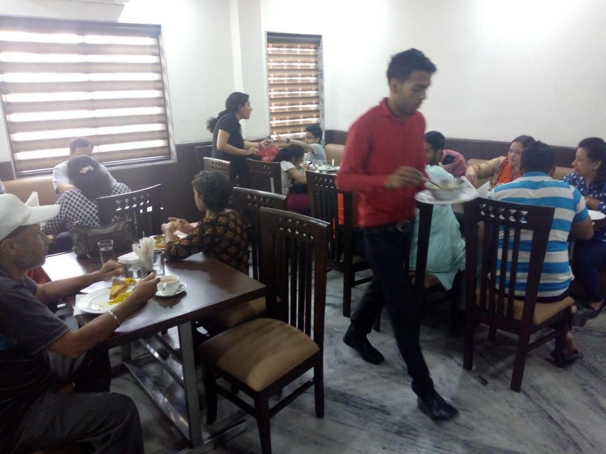 Hotel Sar Kamla Dham Skd Vrindavan Fully Vaccinated Staff 外观 照片