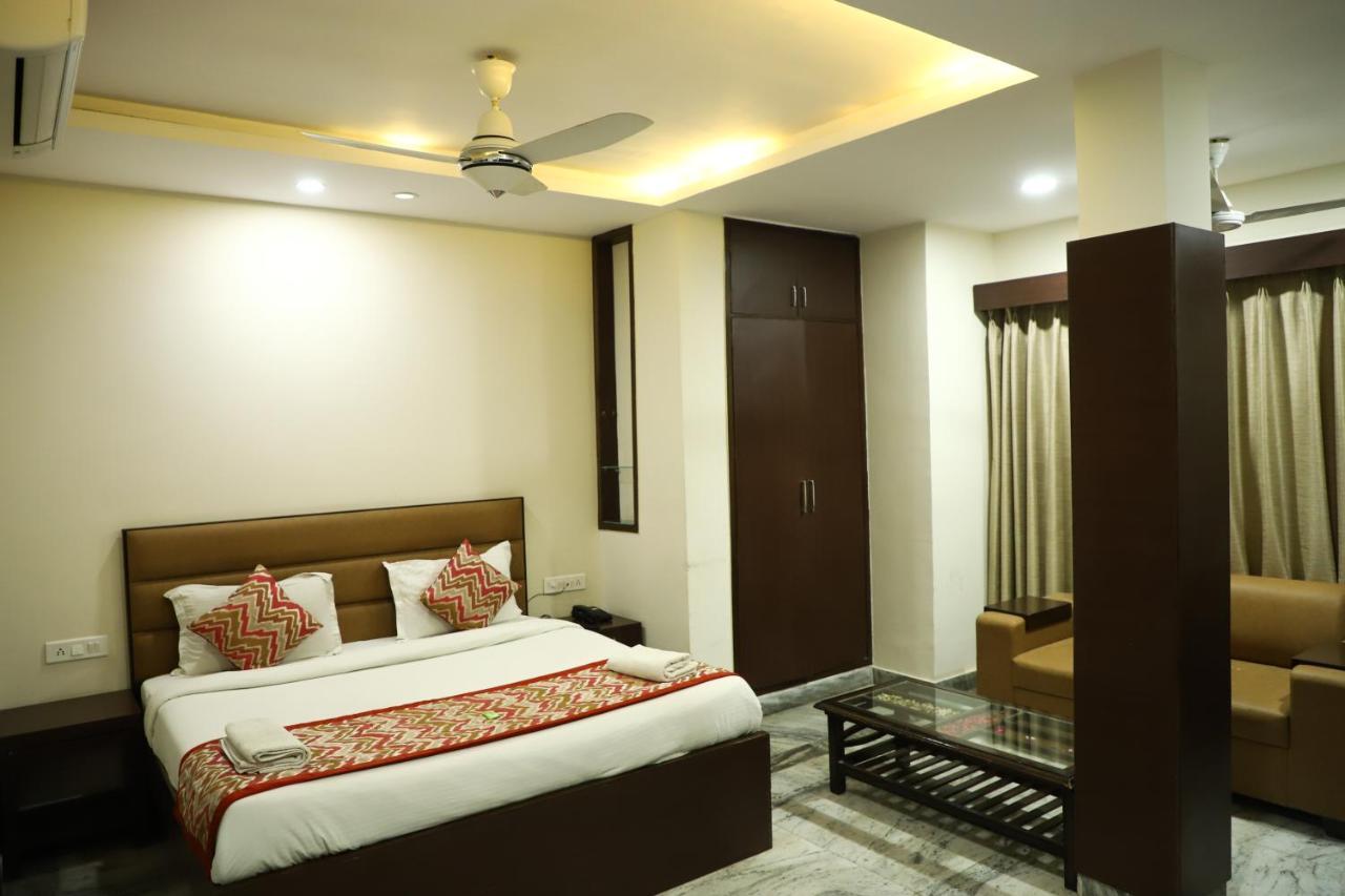 Hotel Sar Kamla Dham Skd Vrindavan Fully Vaccinated Staff 外观 照片