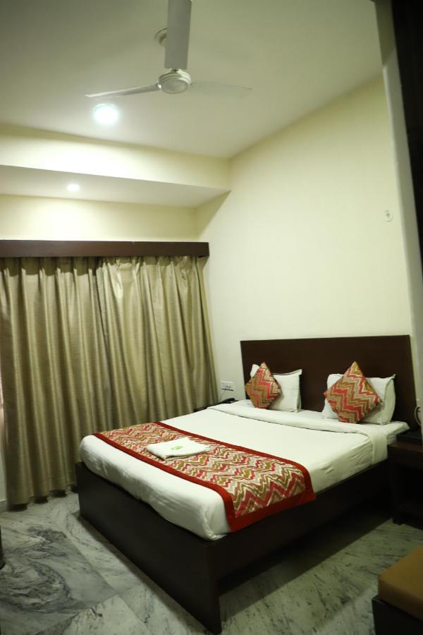 Hotel Sar Kamla Dham Skd Vrindavan Fully Vaccinated Staff 外观 照片
