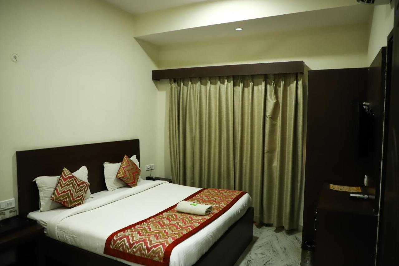 Hotel Sar Kamla Dham Skd Vrindavan Fully Vaccinated Staff 外观 照片